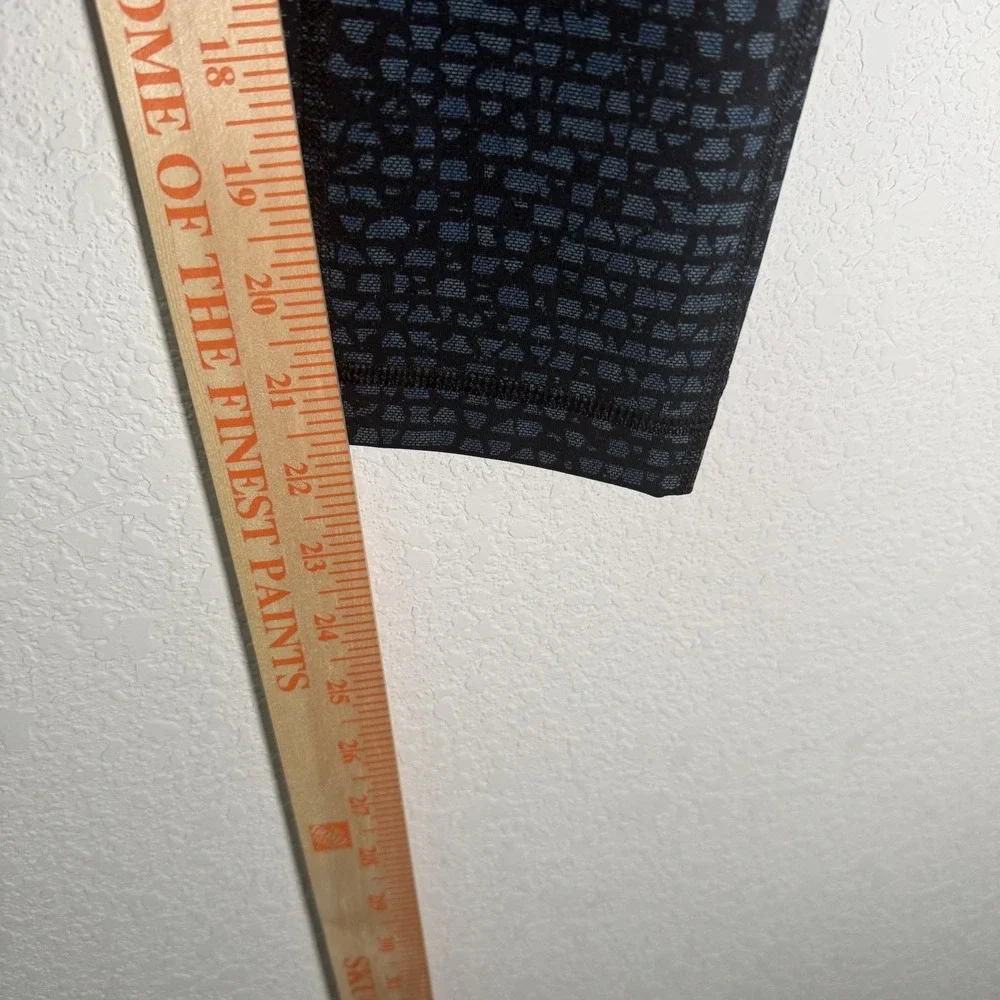 Lululemon | Leggings‎ Crop Black Blue Pattern Mesh Pocket | Women Size 6